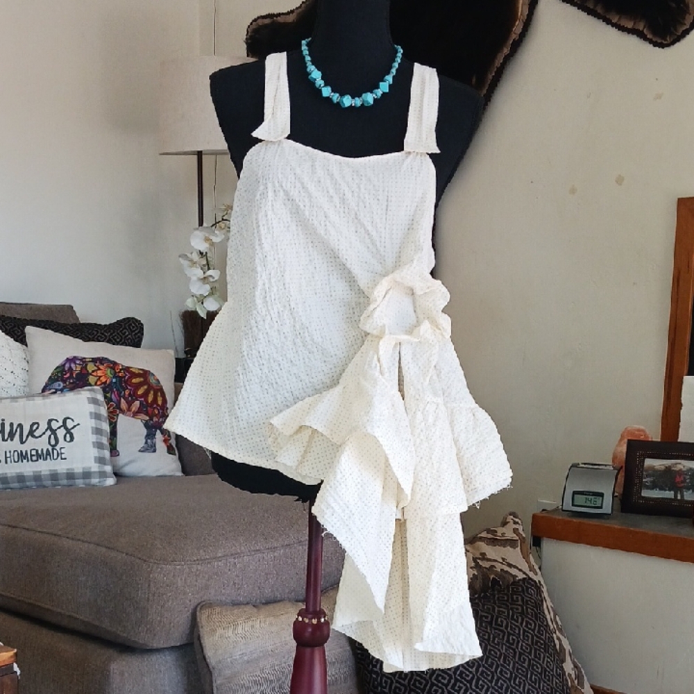 TER ET BANTINE Ruffle And Tie Top. Tie Manys Way. Super Cute, Cream And Dot.